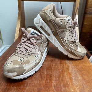 Nike Air Max 90 Sneakers - camouflage print - EUC - size 6